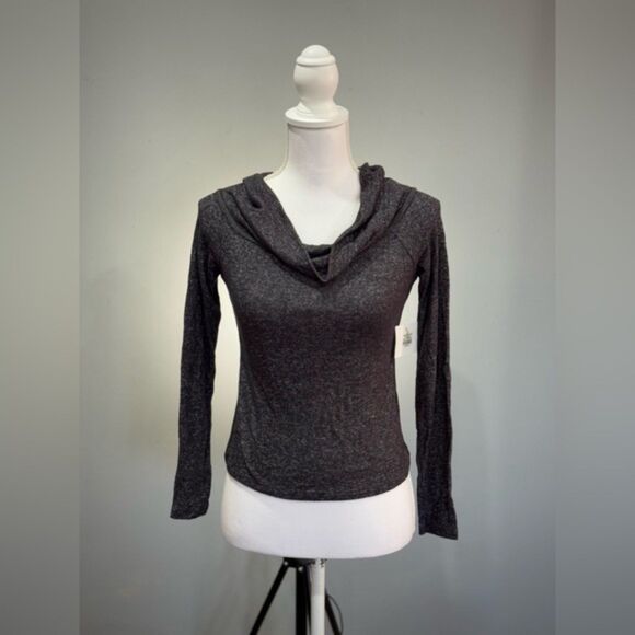 CLEARANCE! Gray Boutique Off-Shoulder Sweater Size S NWT - Picture 1 of 5